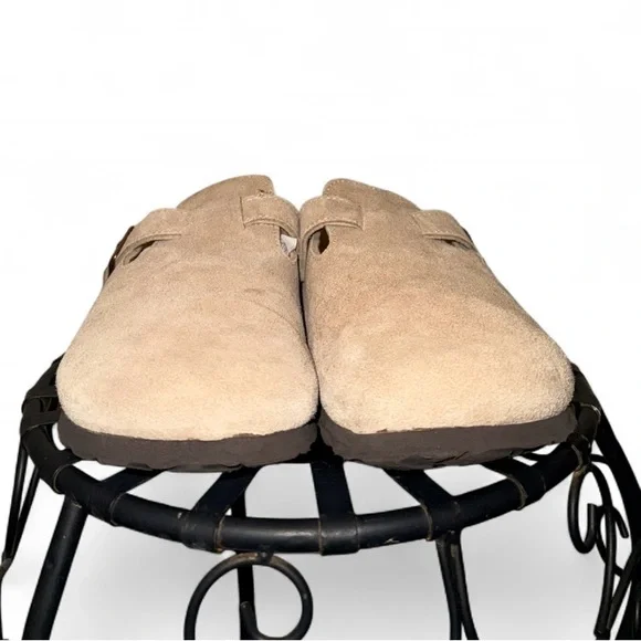 Women’s Tan Suede Slip-On Shoes - Picture 3 of 6